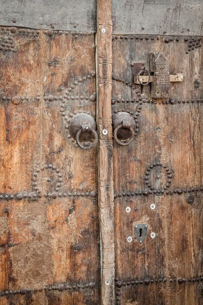 Traditional entrance door of a house in Gafsa,Tunisia — Stock Photo, Image