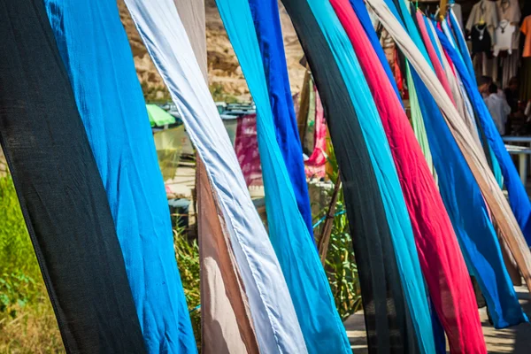 Colorful fabrics for sale in Chebika,Tunisia — Stock Photo, Image