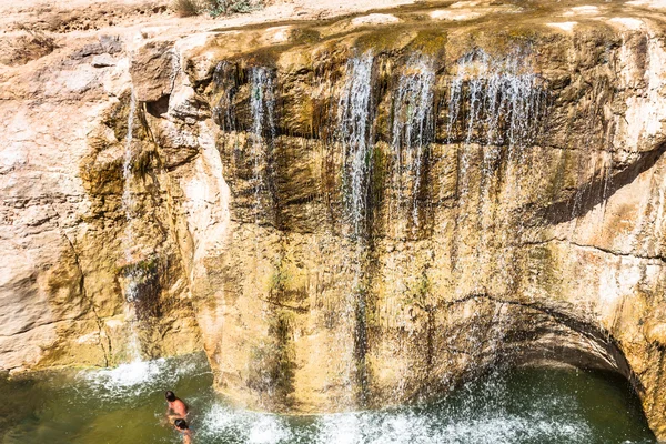 Wasserfall in der Bergoase Tschebika, Thunfisch, Afrika — Stockfoto