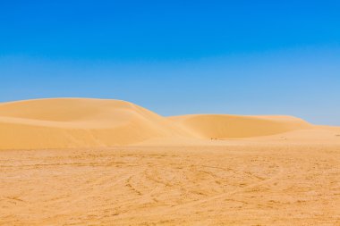 yanında ong jemel, tozeur, Tunus sahara çöl kumulları.