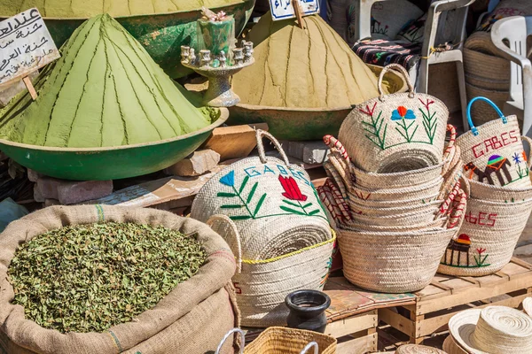 Beautiful vivid oriental market with baskets full of various spi — Stock Photo, Image