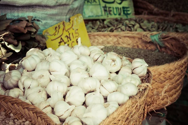 Beautiful vivid oriental market with baskets full of various spi — Stock Photo, Image