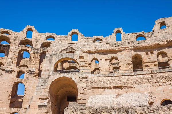 Kuzey Afrika'da en büyük colosseum kalıntıları. El Jem, Tunisi