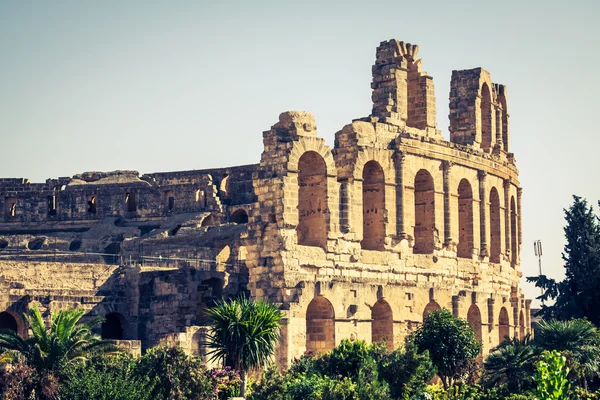 Ruinas del Coliseo El Jem en Túnez luchando contra gladiador — Foto de Stock