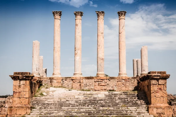 Thuburbo majus, Tunisia a few of the remaining pillars which onc — Stock Photo, Image