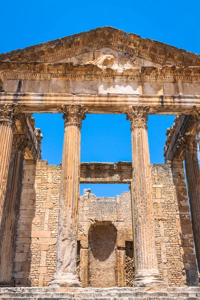 Zbývající římské město Dougga s Capitol, Tunisko — Stock fotografie