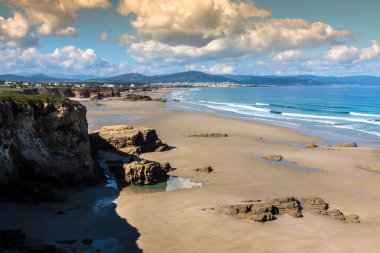 Playa de las catedrales - Kuzey İspanya'nın güzel bir plaj.