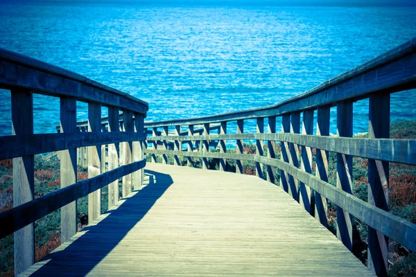 Paesaggio pittoresco con ponte.Ribadeo, Spagna — Foto Stock