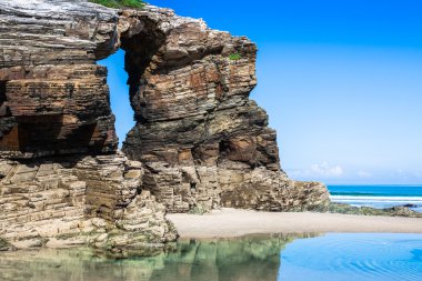 Las Catedrales plaj bulunan Galiçya, İspanya. Ribade Cennet plaj