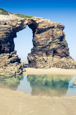 Las Catedrales plaj bulunan Galiçya, İspanya. Ribade Cennet plaj