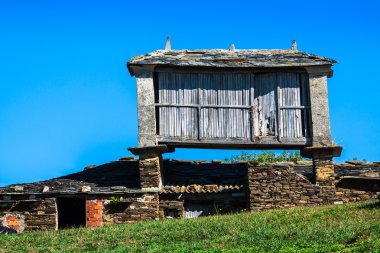 Pravia, eski ahır kullanılan Bina ahşap. Asturias, İspanya
