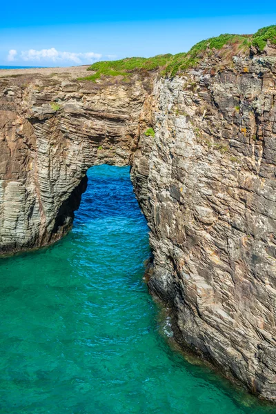 Słynny hiszpański przeznaczenia, katedr plaży (playa de las wymagają — Zdjęcie stockowe