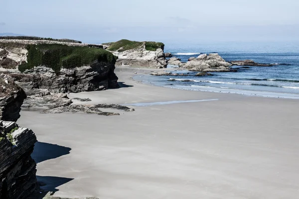 Plage de Las Catedrales en Galice, Espagne. Plage paradisiaque à Ribade — Photo