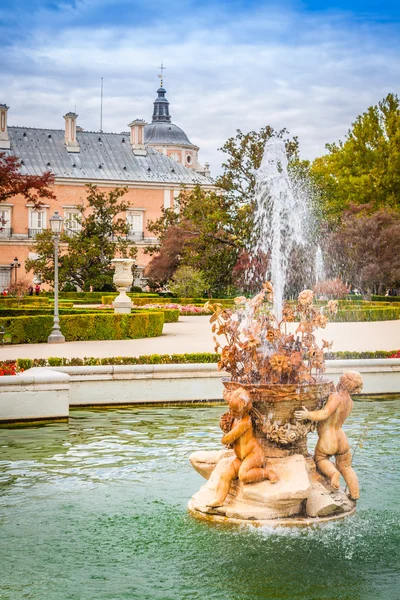 Ozdobne fontanny Pałacu Aranjuez, Madryt, Hiszpania. — Zdjęcie stockowe