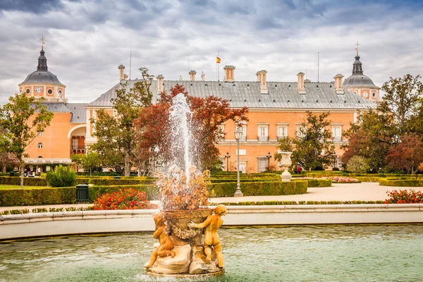 Ornamental fountains of the Palace of Aranjuez, Madrid, Spain. — Stock Photo, Image