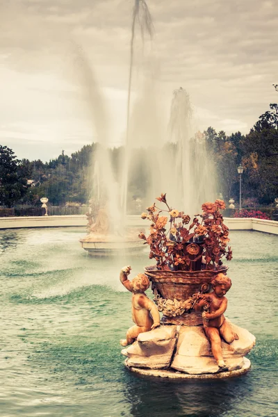 Ozdobne fontanny Pałacu Aranjuez, Madryt, Hiszpania. — Zdjęcie stockowe