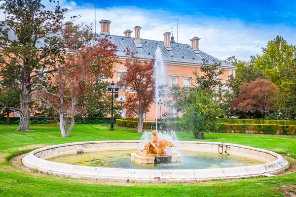 Ornamentální fontány paláce Aranjuez, Madrid, Španělsko. — Stock fotografie