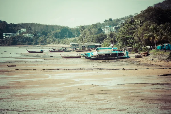 Barcos tailandeses tradicionais em Phang nga, Phuket, Tailândia — Fotografia de Stock