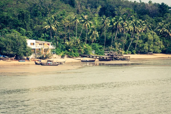传统的泰国小船，在攀牙府，泰国普吉岛 — 图库照片