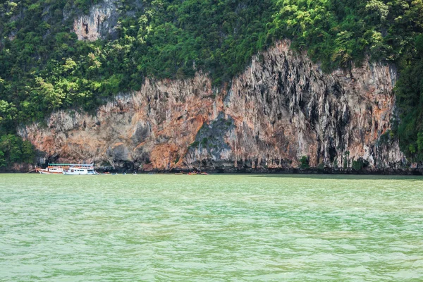 Great rocky mountain in the sea at Phuket,Thailand — Stock Photo, Image