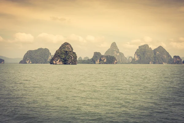 Tayland, Phuket Adası kayalar ve deniz manzara