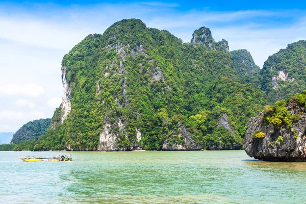 Rochas e mar Paisagem na ilha na Tailândia, Phuket — Fotografia de Stock