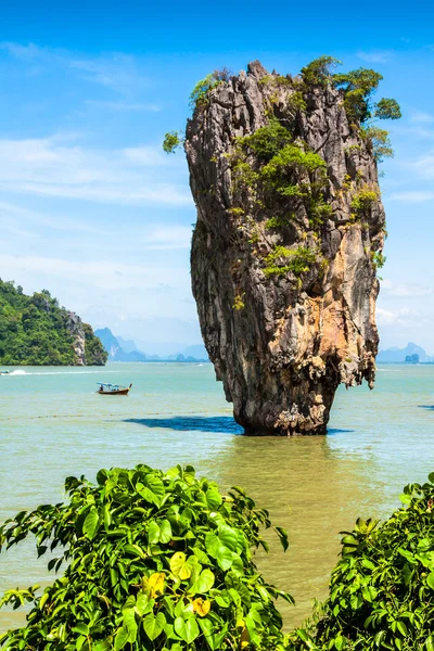 Ko Tapu roca en James Bond Island, Phang Nga Bay en Tailandia —  Fotos de Stock