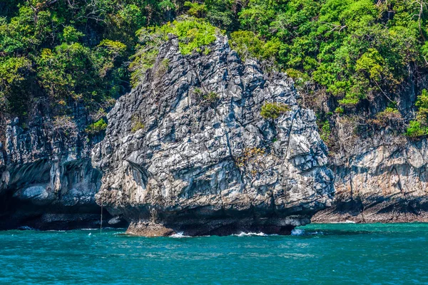 Красивые тропические острова в экзотическом раю в Таиланде . — стоковое фото