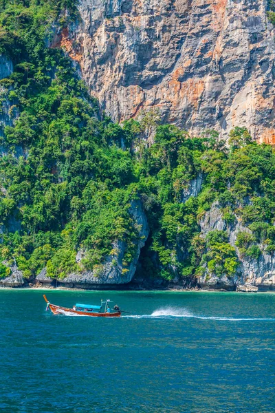 Traditionelles thailändisches Langschwanzboot — Stockfoto