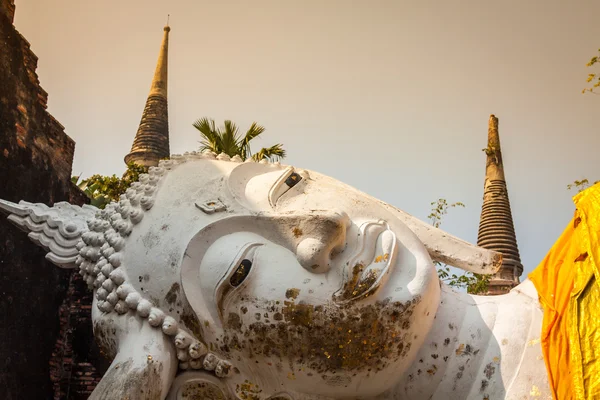 Buddha sdraiato, Wat Yai Chai Mongkol, Ayutthaya, Thailandia . — Foto Stock