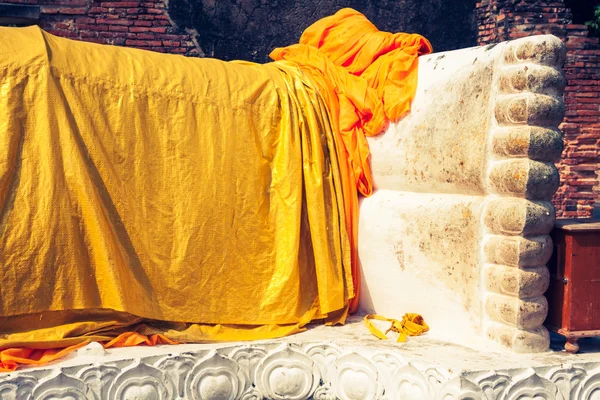 Reus liggende Boeddha standbeeld voeten op Wat Lokayasutharam Ayuttha — Stockfoto