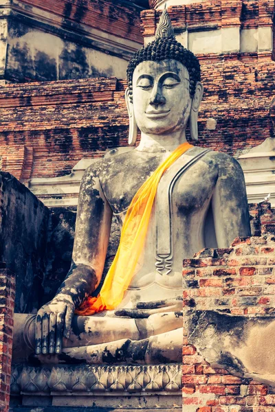 Buddha Antic la Wat Yai Chaimongkol, Ayutthaya — Fotografie, imagine de stoc