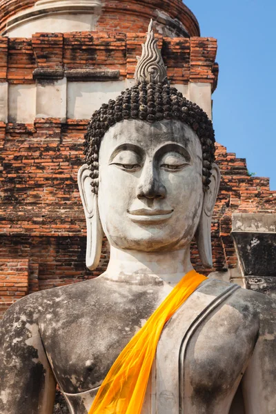 Buda antiguo en Wat Yai Chaimongkol, Ayutthaya — Foto de Stock