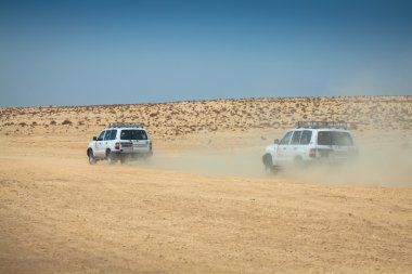 Tozeur, Tunus-15, Ağustos, dese otomobillerde yol kapalı, 2013:Image