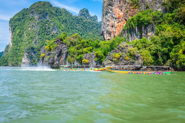 Πουκέτ, Ταϊλάνδη, 7 Δεκεμβρίου, 2013:Phang Nga Bay ταξίδι στην μακρά ουρά — Φωτογραφία Αρχείου