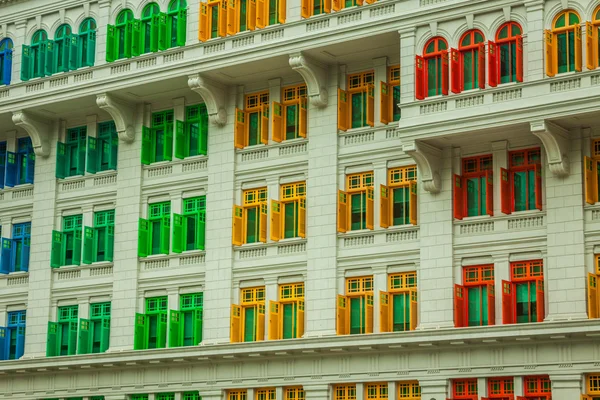 Fenêtres colorées du patrimoine à Singapour — Photo