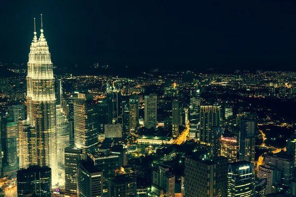 Kuala Lumpur,Malaysia,December 19,2013:KL Petronas Towers at nig — Stock Photo, Image