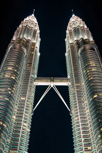 Kuala Lumpur, Malásia, 19 de dezembro de 2013: As Torres Petronas em Ku — Fotografia de Stock