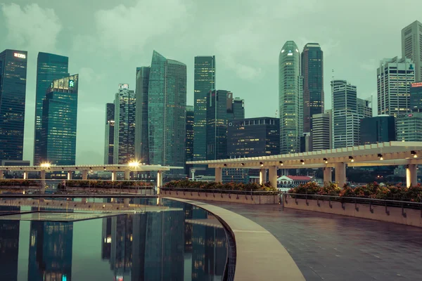 Singapore,December 20,2013: View of the city skyline at night in — Stock Photo, Image