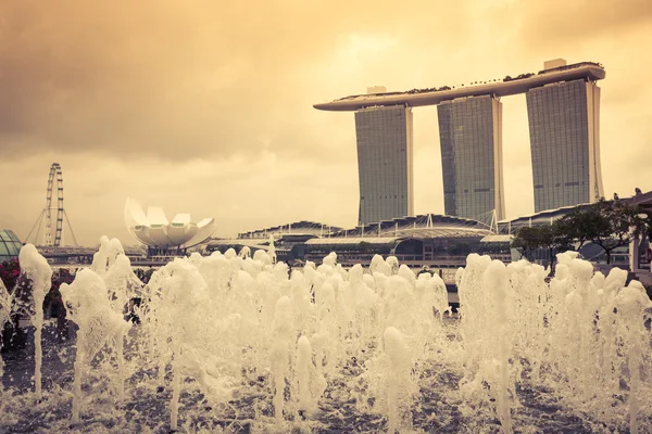 Singapore,December 20,2013:The Marina Bay Sands Resort Hotel — Stock Photo, Image