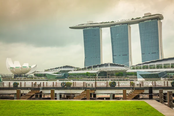 Singapore,December 20,2013:The Marina Bay Sands Resort Hotel — Stock Photo, Image