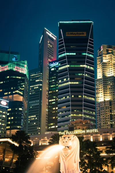 Singapore,December 20,2013: View of the city skyline at night in — Stock Photo, Image