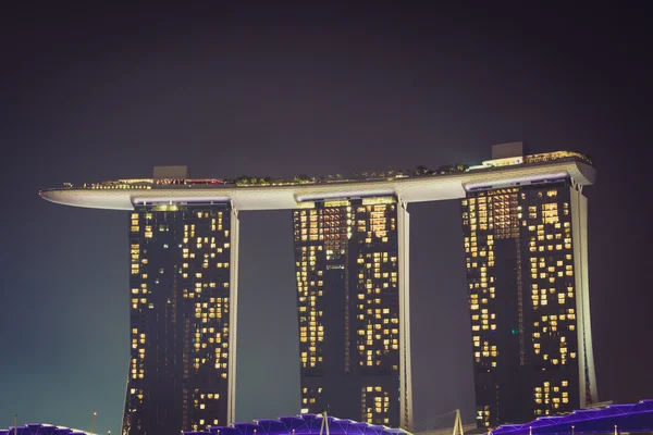 Singapore,December 20,2013: The new Marina Bay Sands resort on a — Stock Photo, Image