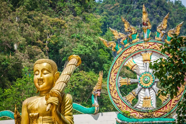 Статуя Будды в Краби, Таиланд — стоковое фото
