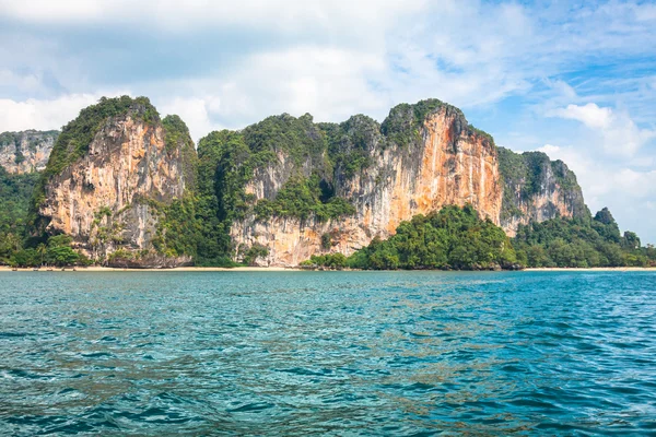 Rocks of Ao Nang, Krabi province, Thailand — Stock Photo, Image