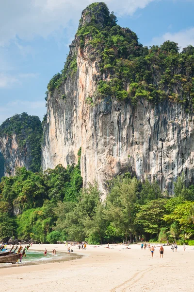 Idealne wakacje z błękitnego nieba na plaży Railay w Krabi Tajlandia — Zdjęcie stockowe