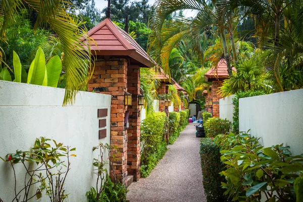 Küçük evler için için numaraları ile rahat yeşil kompleksi — Stok fotoğraf