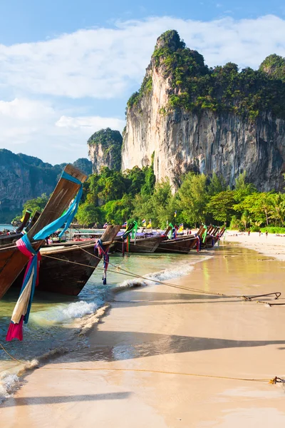 Playa del ferrocarril en Krabi Tailandia — Foto de Stock