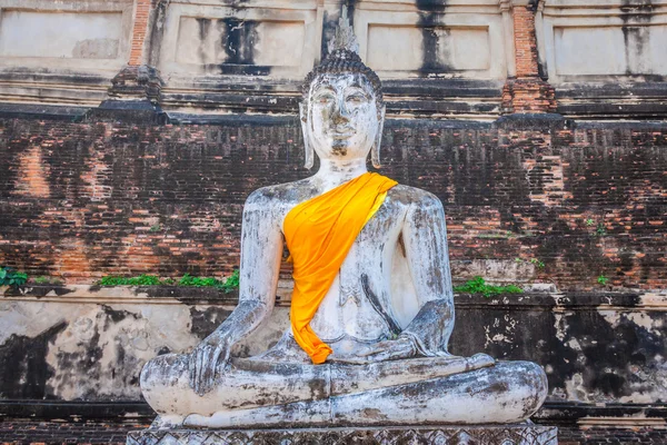 Buddowie w świątyni z Wat Yai Chai Mongkol w Ayutthaya, Thail — Zdjęcie stockowe