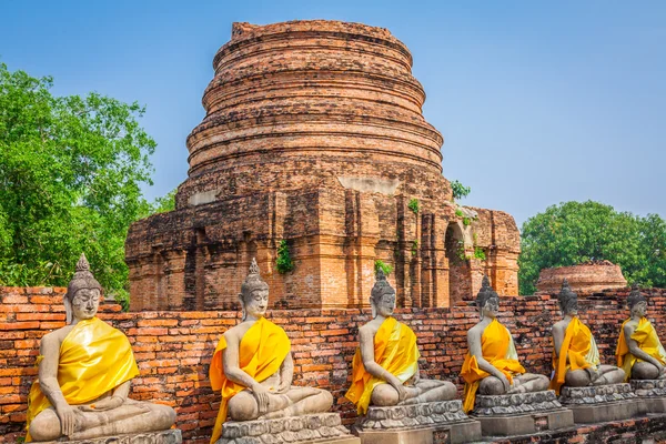 Buddhas at the temple of Wat Yai Chai Mongkol in Ayutthaya,Thail — Stock Photo, Image